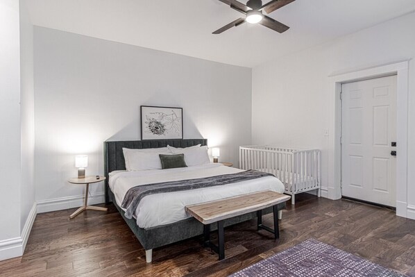 3 bedrooms, desk, iron/ironing board, travel cot - Spacious Family Home: Near Zoo| Arch| Downtown (St. Louis)
