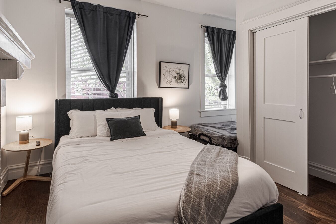 3 Schlafzimmer, Schreibtisch, Bügeleisen/Bügelbrett, Reisekinderbett