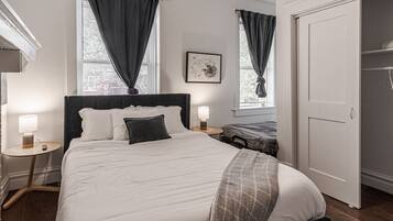 3 Schlafzimmer, Schreibtisch, Bügeleisen/Bügelbrett, Reisekinderbett