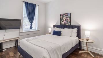 3 chambres, bureau, fer et planche à repasser, lit parapluie