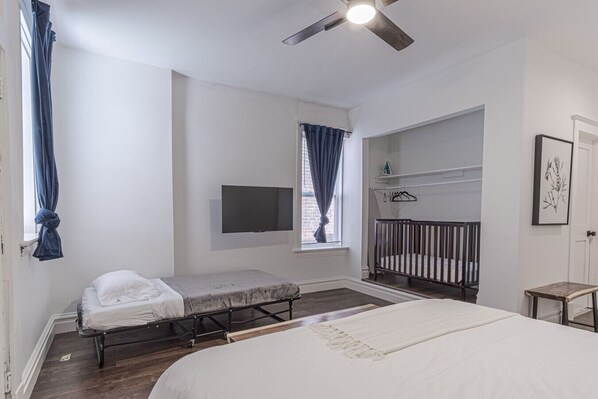 3 bedrooms, desk, iron/ironing board, travel cot