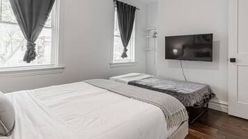 3 bedrooms, desk, iron/ironing board, travel crib