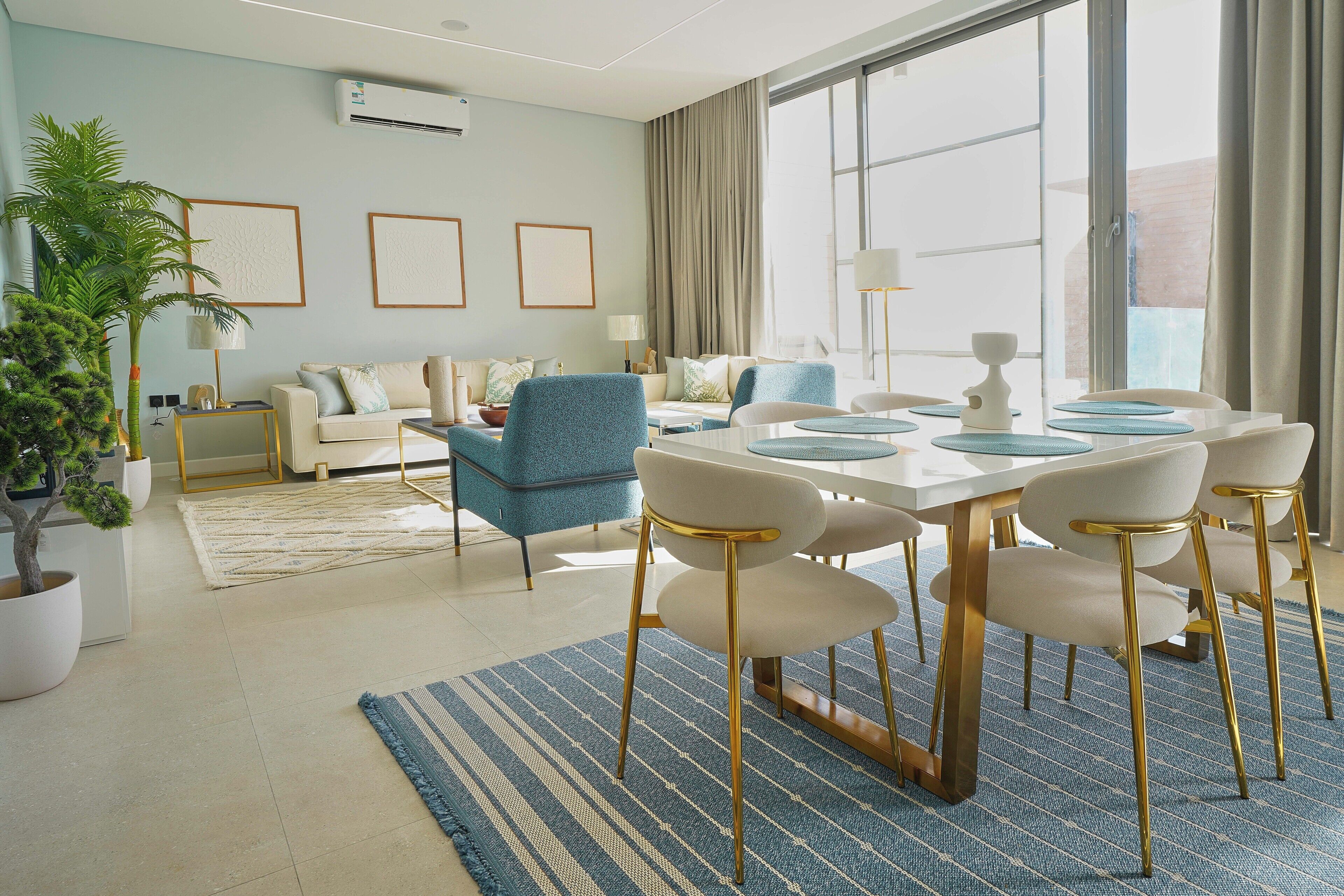 168-cm Smart TV with satellite channels