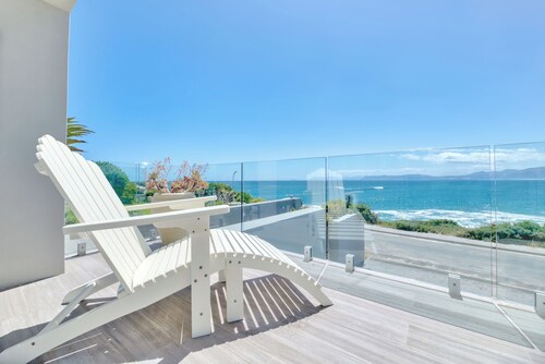 Luxury villa with ocean views in De Kelders