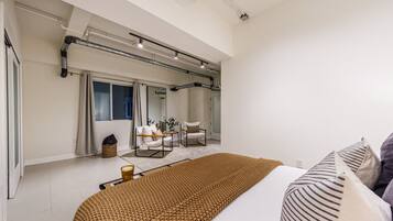 1 habitación, tabla de planchar con plancha, wifi gratis y ropa de cama