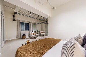 1 habitación, tabla de planchar con plancha, wifi gratis y ropa de cama 