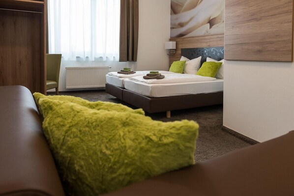 Deluxe Double Room | 1 bedroom, desk, laptop workspace, blackout drapes