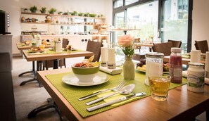 Daily buffet breakfast (EUR 15 per person) - The Outlet Hotel (Metzingen)