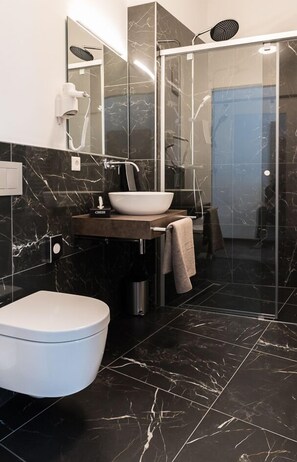 Comfort Double Room, Ensuite | Bathroom | Shower, hair dryer, slippers, towels - The Outlet Hotel (Metzingen)