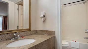 Combined shower/tub, free toiletries, hair dryer, towels