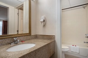 Combined shower/bathtub, free toiletries, hair dryer, towels - SureStay by Best Western Gonzales (Gonzales)