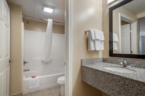 Combined shower/bathtub, hair dryer, towels, soap - SureStay Studio by Best Western Gonzales (Gonzales)