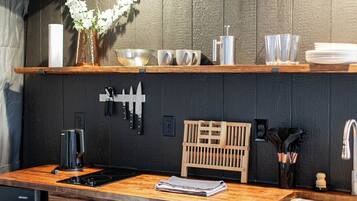 Fridge, cookware/dishes/utensils