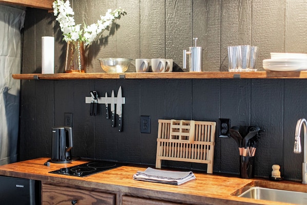 Fridge, cookware/dishes/utensils - Natures Hotel. Luxury Glamping Dome minutes from Ark! (Williamstown)