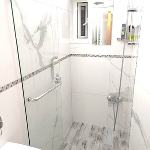 Apartment, 3 Schlafzimmer, Raucher, Balkon | Badezimmer