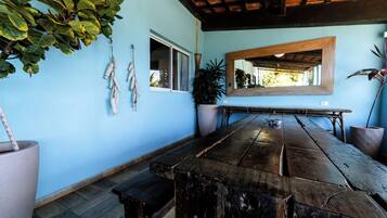 Superior Triple Room, Courtyard View | Dining