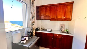 Fridge, stovetop, coffee/tea maker, cookware/dishes/utensils