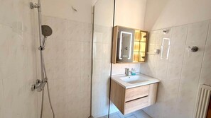 Hair dryer, towels