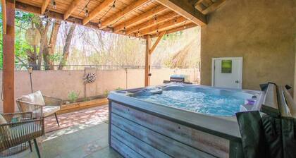 Desert Sunset+Hot Tub!