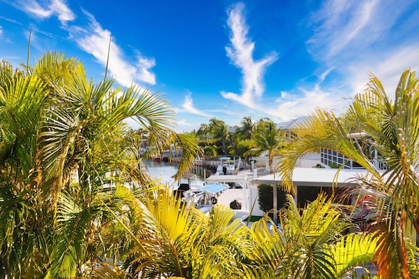 Property grounds - 2 Bedroom Updated Canal Home (Tavernier)