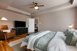 3 bedrooms, desk, iron/ironing board, travel crib