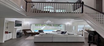 Charming 6-bedroom house w/ Pool in The Woodlands TX