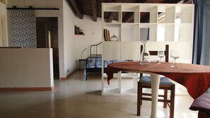1 quarto, ferros/tábuas de passar roupa, Wi-Fi, roupa de cama