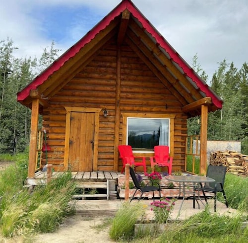 Dry Log Cabin with Mountain Views