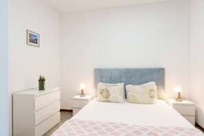 1 chambre, fer et planche à repasser, accès Internet, draps fournis
