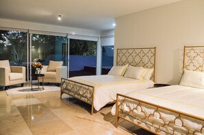5 bedrooms, iron/ironing board, WiFi, bed sheets