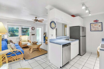 Charming 1-bedroom villa with AC, WiFi in amazing Hillsboro Beach