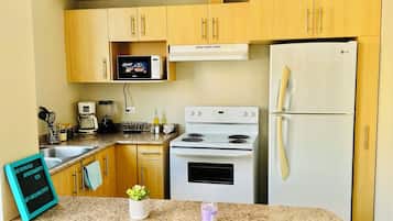 Microwave, coffee/tea maker, blender, cookware/dishes/utensils