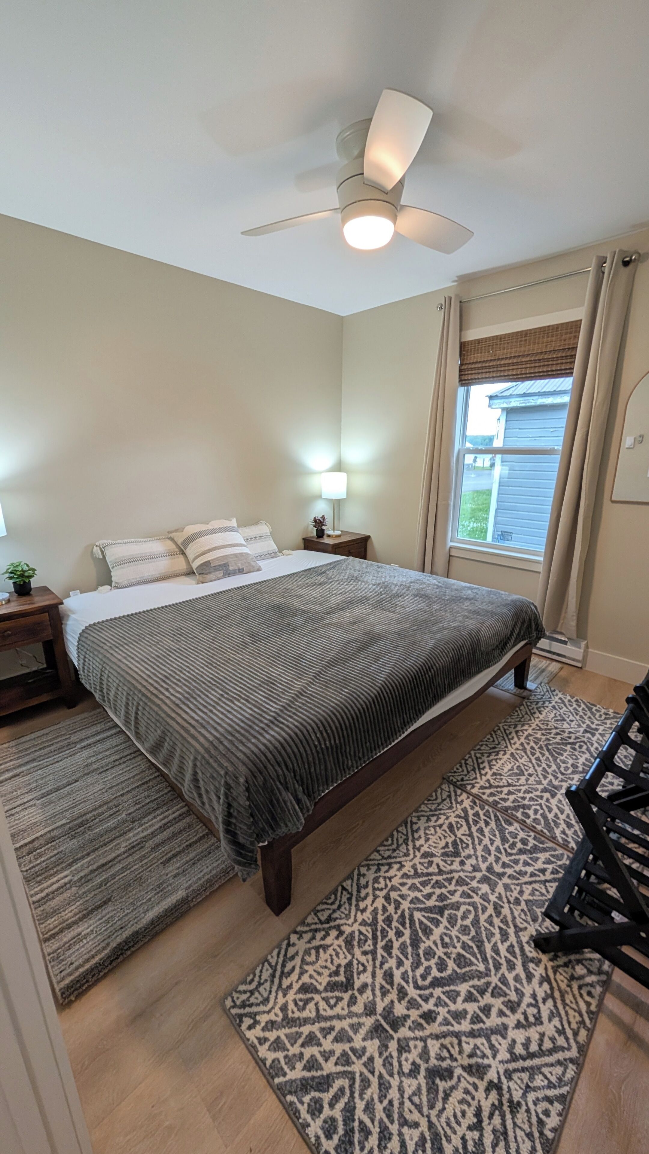 2 habitaciones, tabla de planchar con plancha, wifi y ropa de cama 