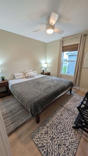 2 habitaciones, tabla de planchar con plancha, wifi y ropa de cama