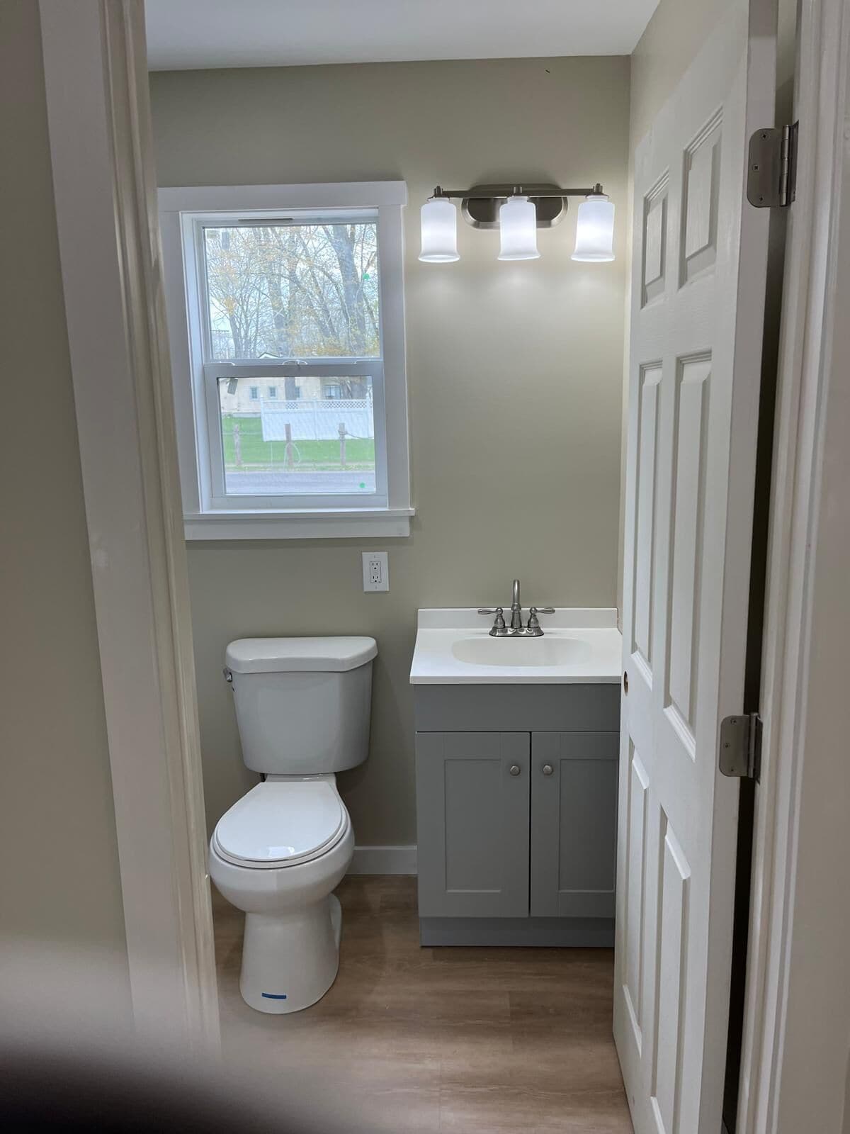 Hårføner, håndklær og toalettpapir