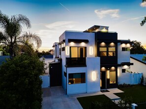 Exterior - Charming Encino Retreat w/ Pool (Encino)