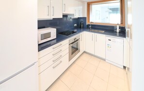 Frigorifero, piano cottura, lavastoviglie