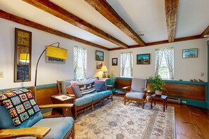 TV, books - Charming Seaside Cottage with a Gas Fireplace, Spacious Patio, and Nearby Hiking (Hancock)