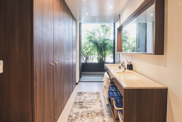 Panoramic-Apartment, 2 Schlafzimmer, Gartenblick, Erdgeschoss | Badezimmer