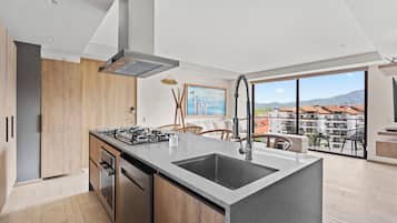 Apartment | Private kitchen | Coffee/tea maker, freezer