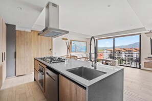 Apartment | Private kitchen | Coffee/tea maker, freezer