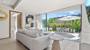 Lägenhet Comfort | Vardagsrum | 40-tums smart-tv med kabelkanaler