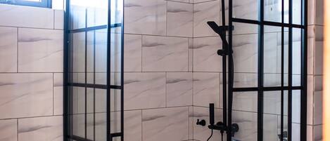 Toallas, jabón, papel de baño