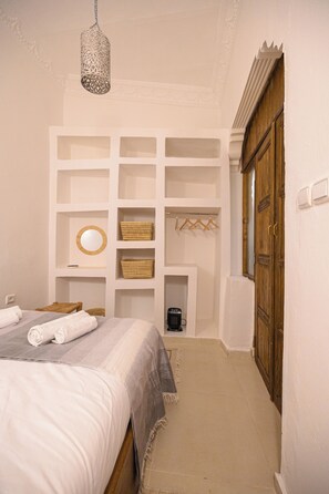 2 slaapkamers, een strijkplank/strijkijzer, gratis wifi, beddengoed