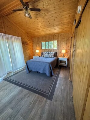 3 bedrooms, desk, iron/ironing board, WiFi