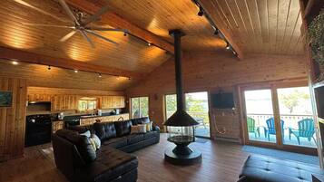 Smart TV y chimenea