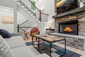 Smart TV, fireplace, stereo