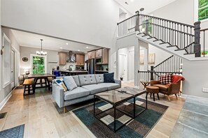 Smart TV, fireplace, stereo