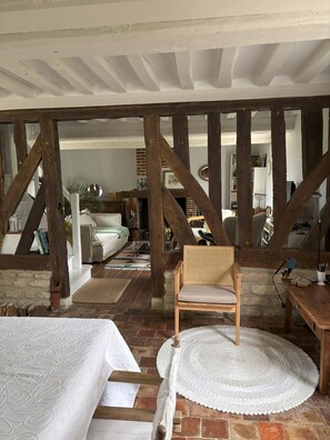 3 bedrooms, iron/ironing board, free WiFi, bed sheets - 3 bedroom Family Home 40 minutes away from Deauville (Livarot-Pays-d'Auge)