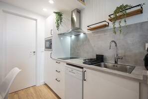 冰箱、微波炉、洗碗机、茶具/咖啡用具